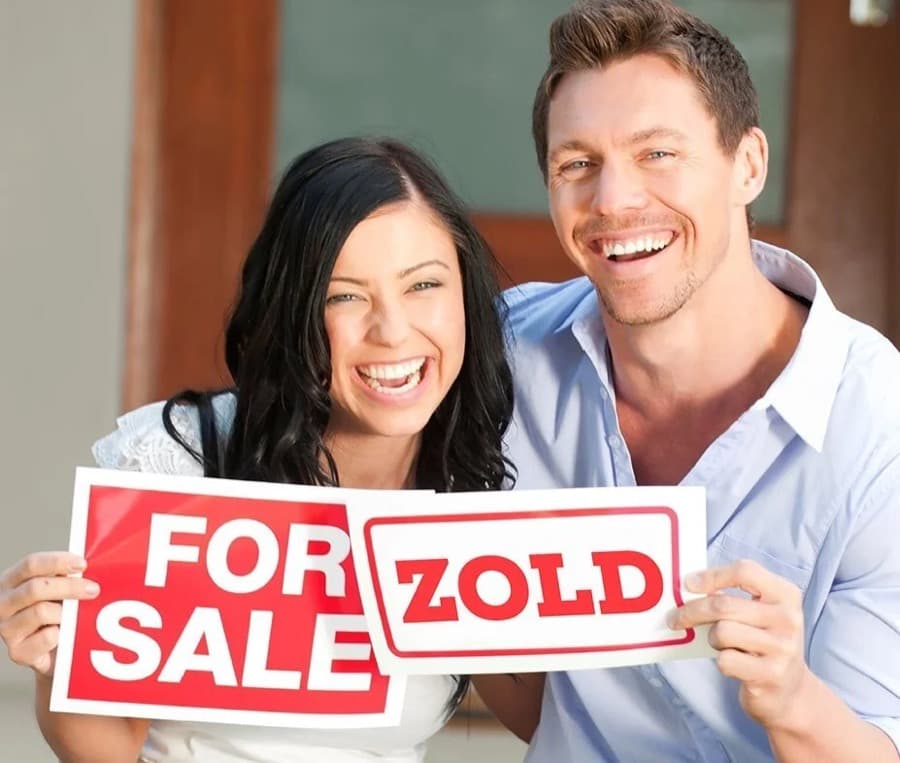 Happy clients with a ZOLD sign